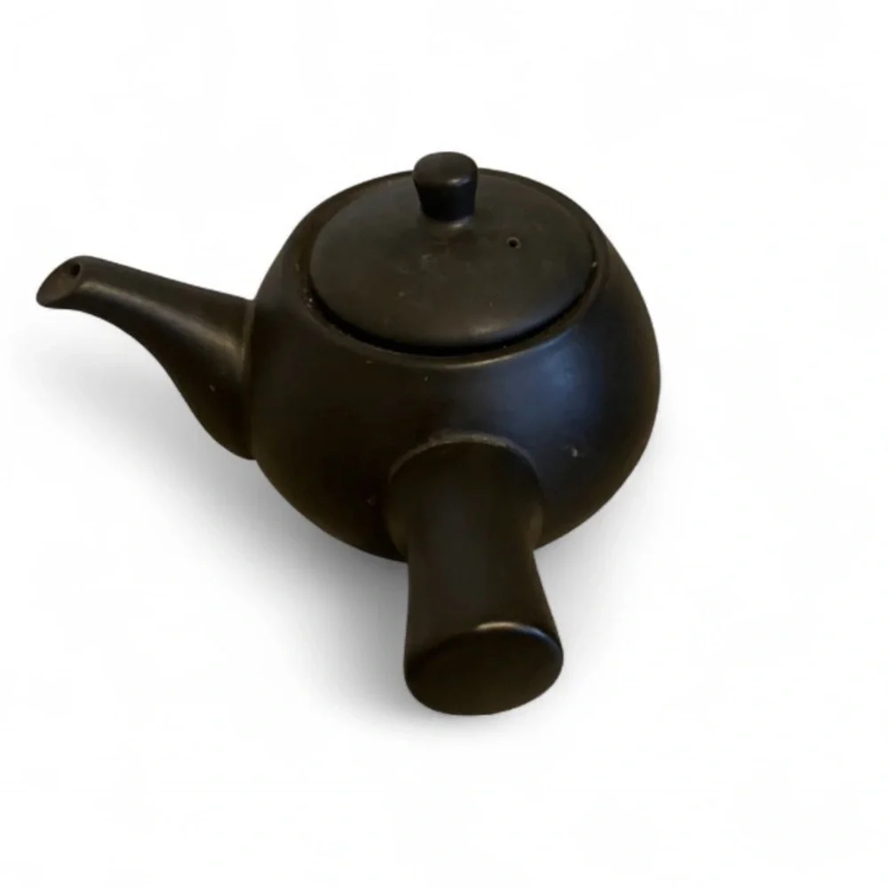 Tokoname-ware ceramic Japanese side-handled teapot, known as‎ a kyusu